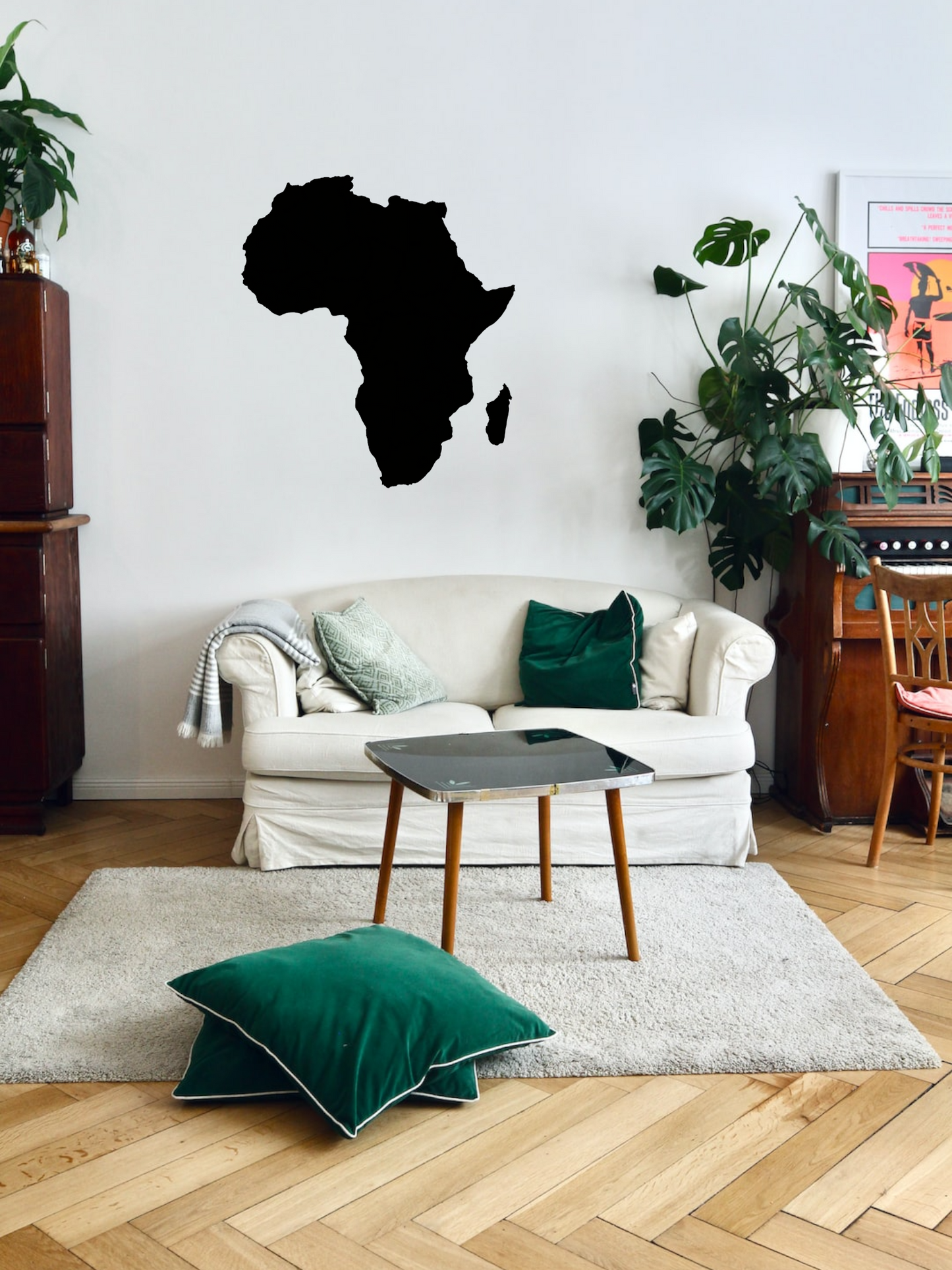 Een houten zwarte kaart van Afrika in hout in jouw kamer als wanddecoratie.