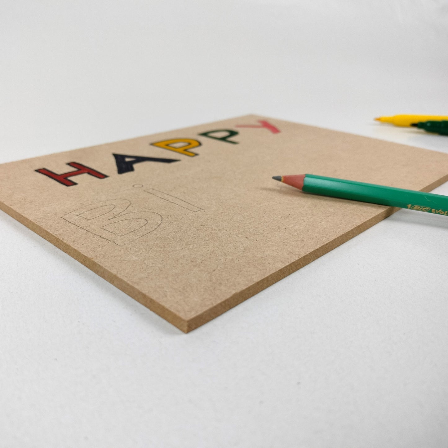 Wil je jouw creaties uitlaseren, graveren, tekenen, schilderen, ... in een MDF plaat van hout, het is allemaal mogelijk!