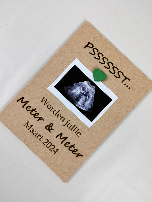 Kondig de komst van jouw kind of baby aan met dit unieke geboorte kaartje in hout. Bijvoorbeeld met het ontwerp worden jullie meter en meter.