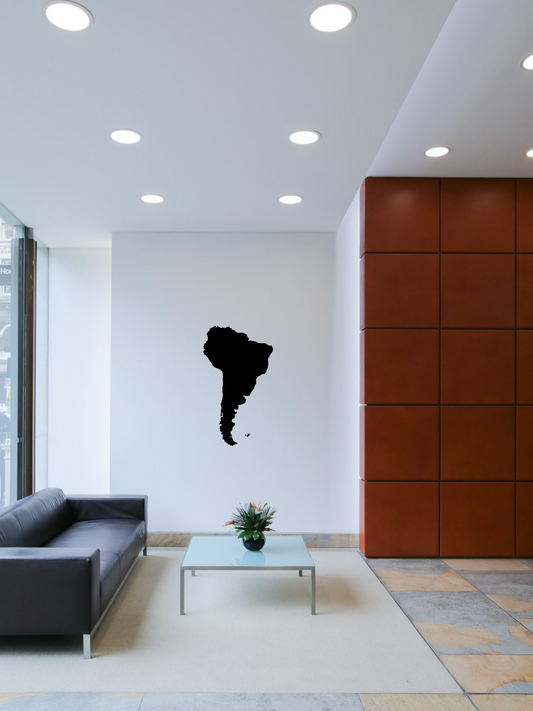 Een houten kaart van Zuid-Amerika in zwart in jouw kamer. Ideaal voor de avonturiers die geen genoeg van Zuid-Amerika kunnen krijgen.