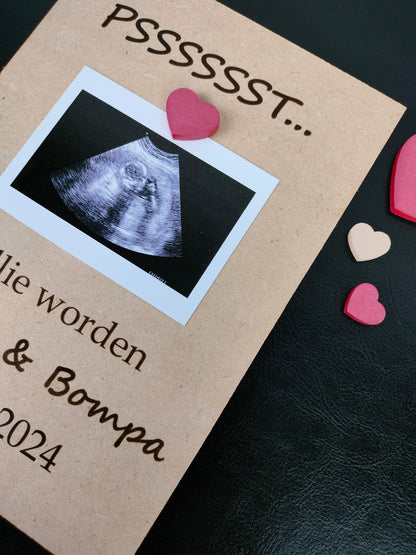 Kondig de komst van jouw kind of baby aan met dit unieke geboorte kaartje in hout. 