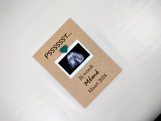 Kondig de komst van jouw kind of baby aan met dit unieke geboorte kaartje in hout. Bijvoorbeeld met het ontwerp jij wordt mémé.
